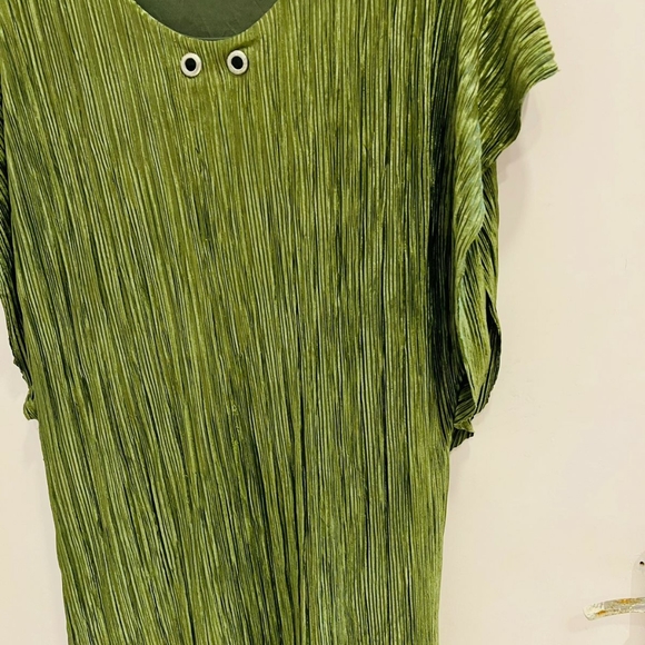 Green pleated midi dress - Picture 3 of 3